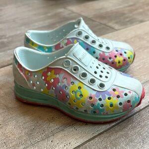 Native flower toddler slip on shoes Robbie Sugarlite size 4